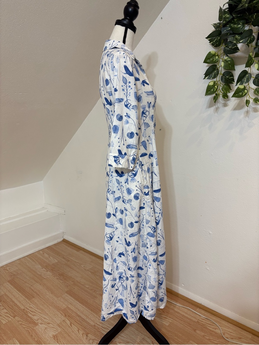 Cynthia Rowley Linen Blend White Button Down Maxi Dress with Blue Leaf Print XS - Picture 2 of 10